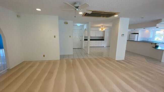 Foto del edificio - 46-290-290 Kalali St