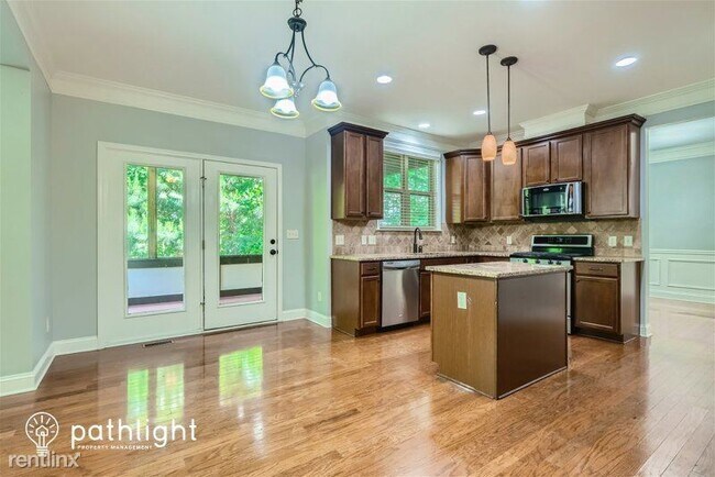 Building Photo - 4 br, 2.5 bath House - 2015 Chelsey Way UNIT