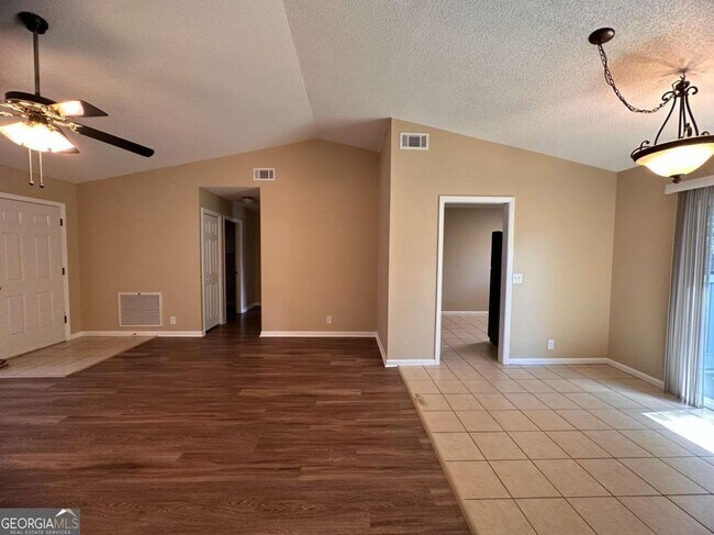 Building Photo - 114 Dogwood Cir