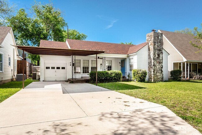 Building Photo - Charming 2-Bedroom, 1/5-Bath Home in Littl...