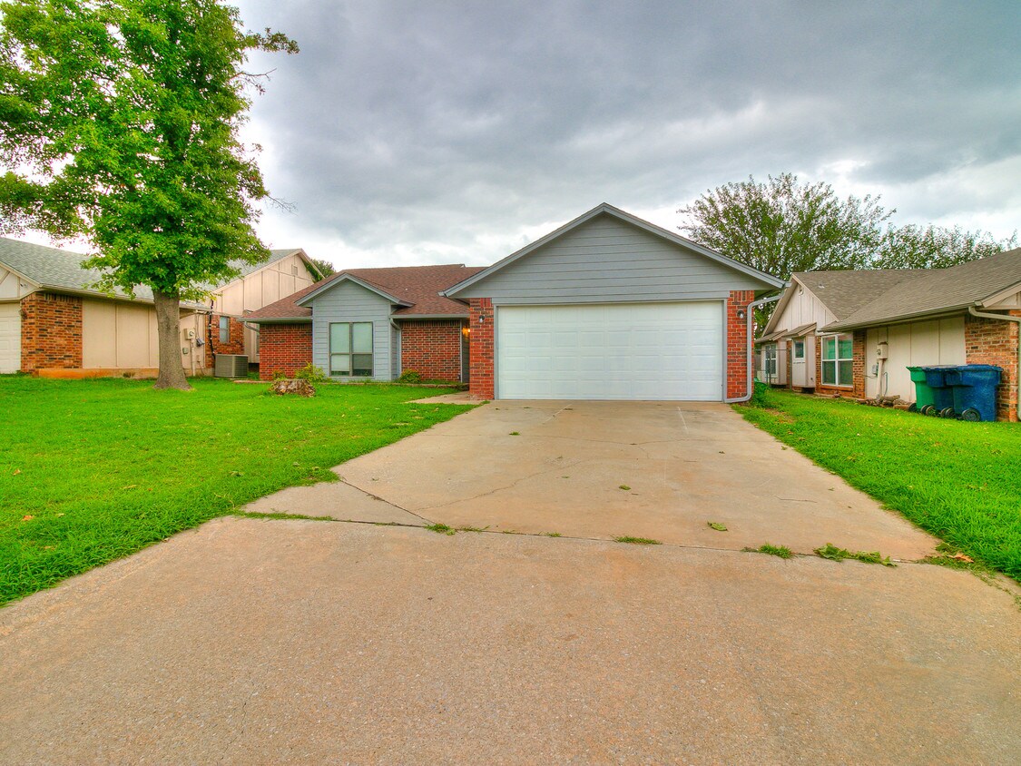 11605 SW 4th St, Yukon, OK 73099 House for Rent in Yukon, OK