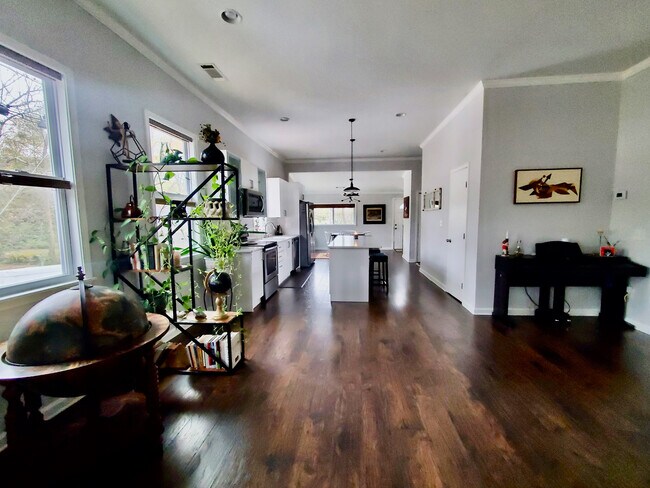 Foto del edificio - 802 Dill Ave SW