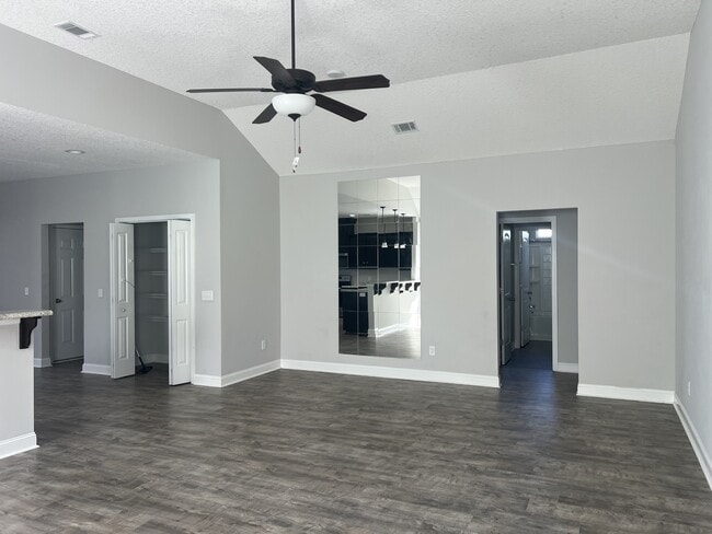 Building Photo - 364 Thorp Circle