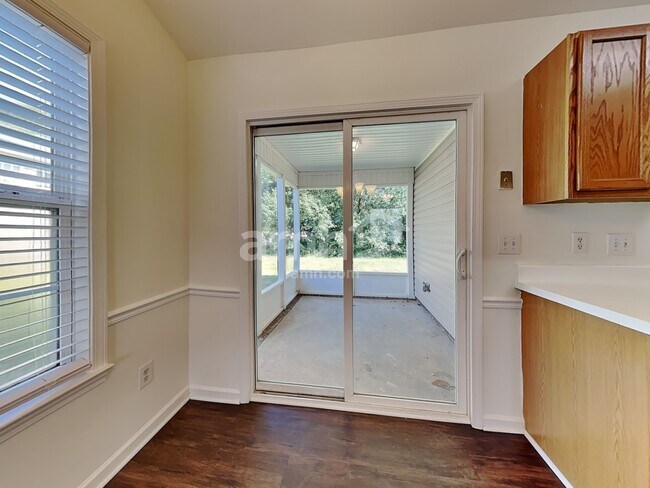Foto del edificio - 4190 Oakridge Place Dr