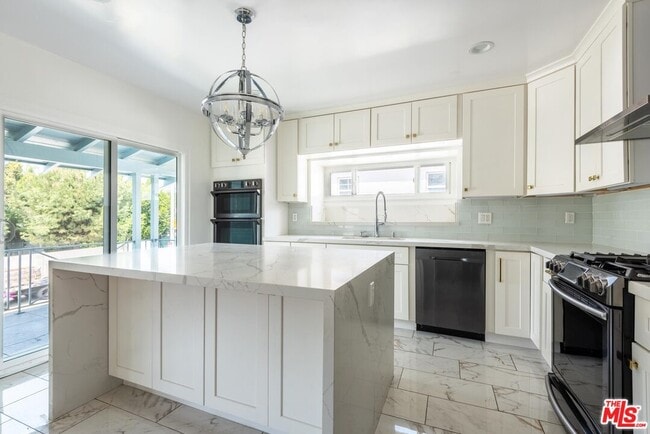 Building Photo - 1040 N Crescent Heights Blvd