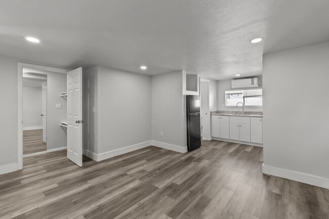 Building Photo - 618 Sudderth Dr