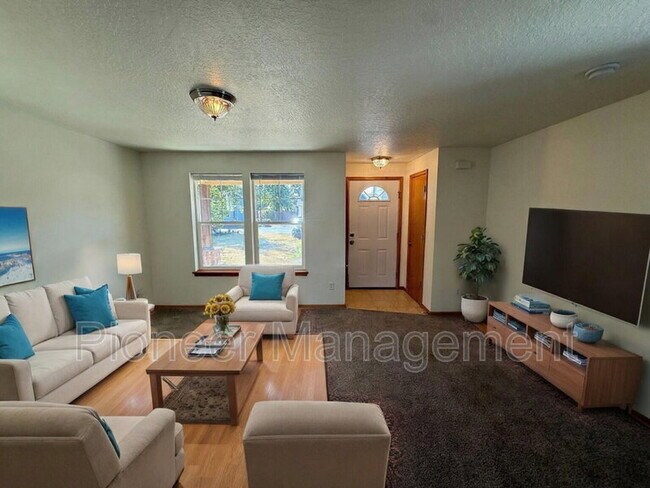 Foto del edificio - 6810 Aster St