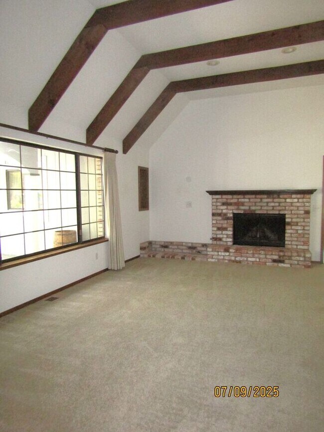 Building Photo - Beautiful Single Story Home in Great Santa...