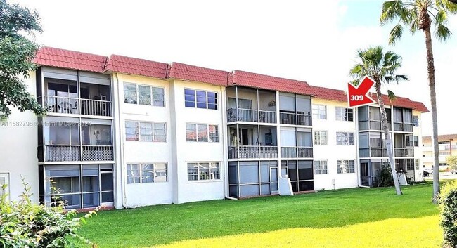 Foto del edificio - 9800 N Hollybrook Lake Dr