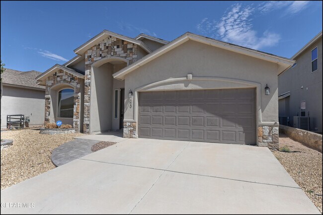 Foto del edificio - 529 Ginger Francis Ln