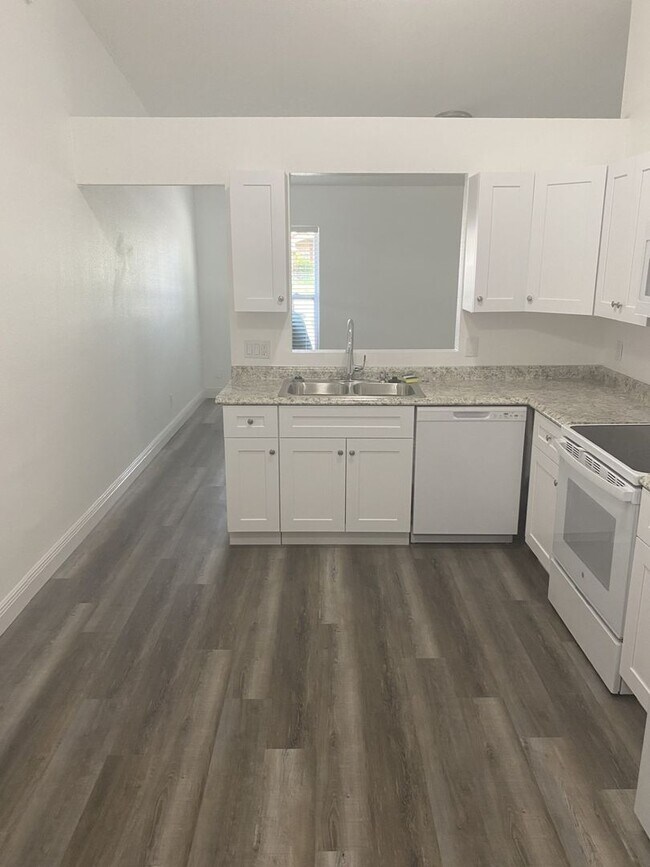 Foto del edificio - Newly remodeled 3 Bedroom 2 bath near UCF
