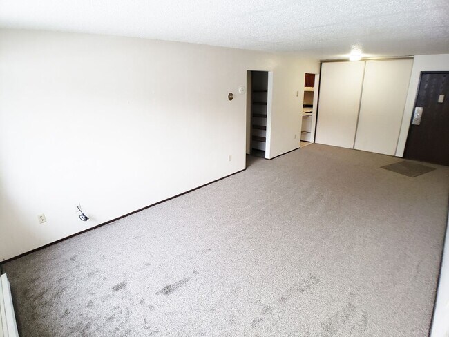 Building Photo - 1 Bedroom Apartment in Lonsdale Main Level