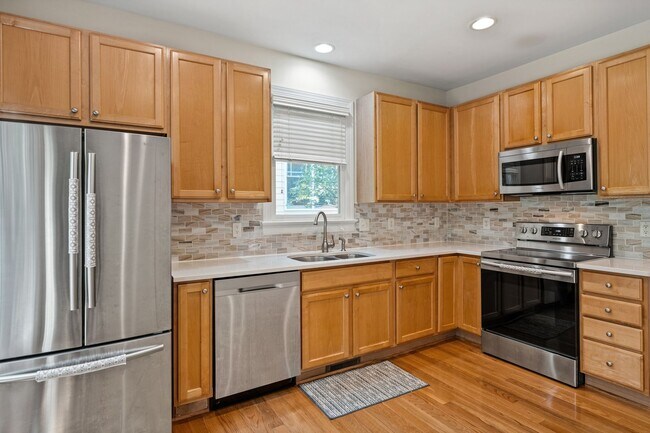 Foto del edificio - Prime location Chapel Hill - 3brd 3 bath e...
