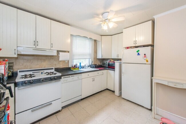 Building Photo - 64 Ketner St
