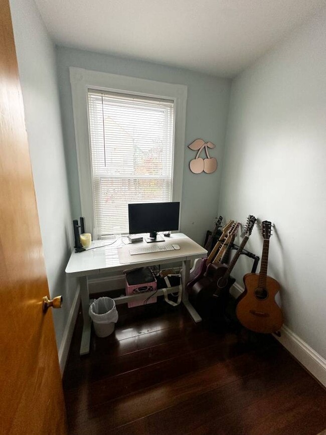 Building Photo - 99 School St