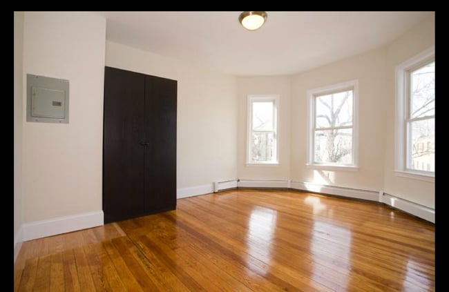 Foto del edificio - 14 Parker Hill Ave