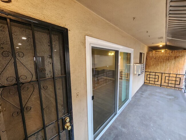 Foto del edificio - 1414 S Orange Grove Ave