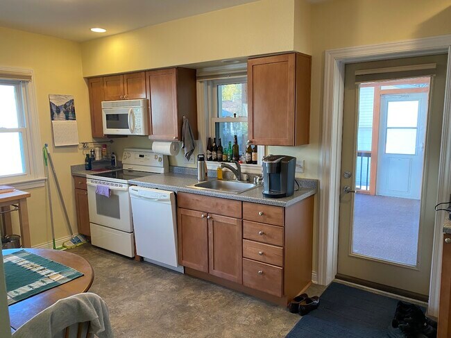 Building Photo - 3818 Busse St