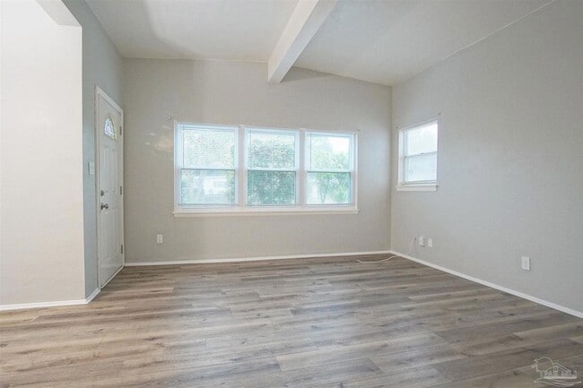 Building Photo - 160 Vassar Dr