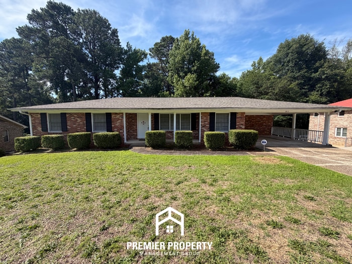 Beautiful 3BR/2BA Northport Home | 1,787 Sq Ft, Hardwood Floors & Large Fenced Yard - Beautiful 3BR/2BA Northport Home | 1,787 Sq Ft, Hardwood Floors & Large Fenced Yard