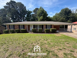 Building Photo - 3813 Biscayne Hills Dr