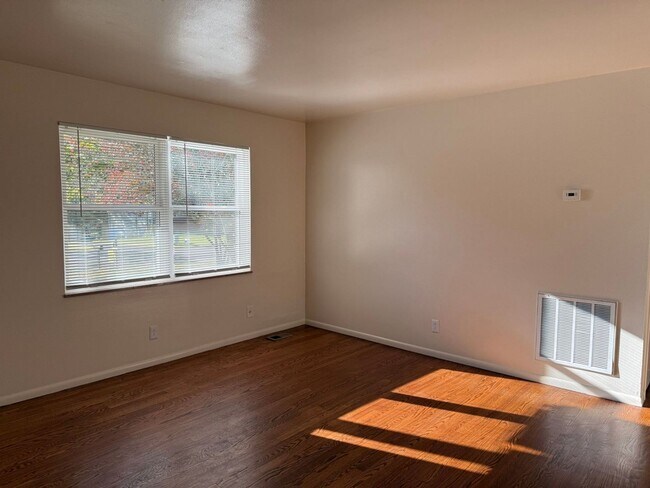 Foto del edificio - 1025 W Parkway Ave