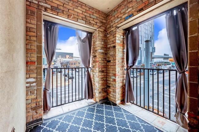 Building Photo - 411 Brazos St