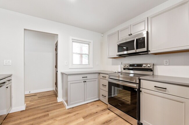 Foto del edificio - 4467 Ellery Dr