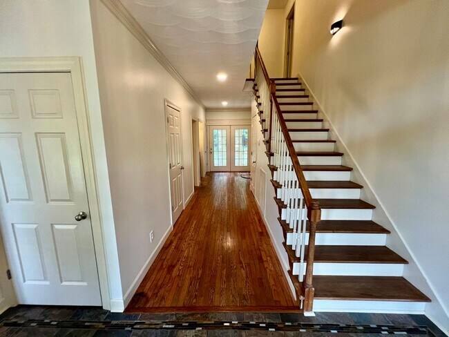Foto del edificio - 1302 Honeywood Pl
