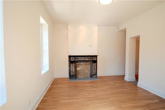 Building Photo - 265 W 19th St