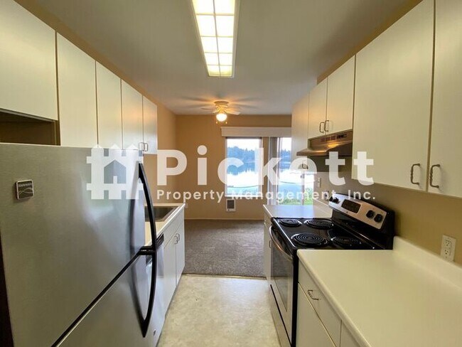 Building Photo - 1 Bedroom Condo With Incredible Views!