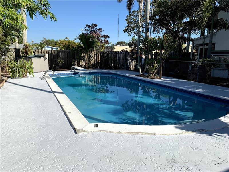 Primary Photo - 114 NW 25th St
