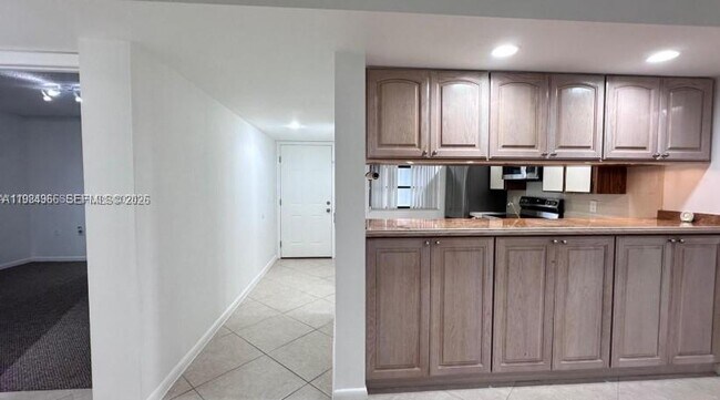 Foto del edificio - 1703 Whitehall Dr