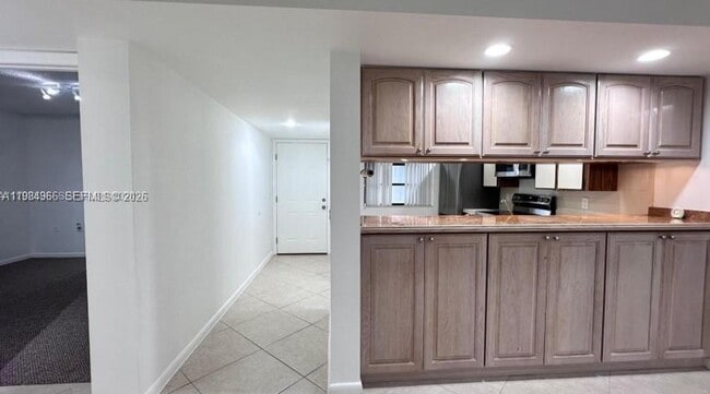 Building Photo - 1703 Whitehall Dr