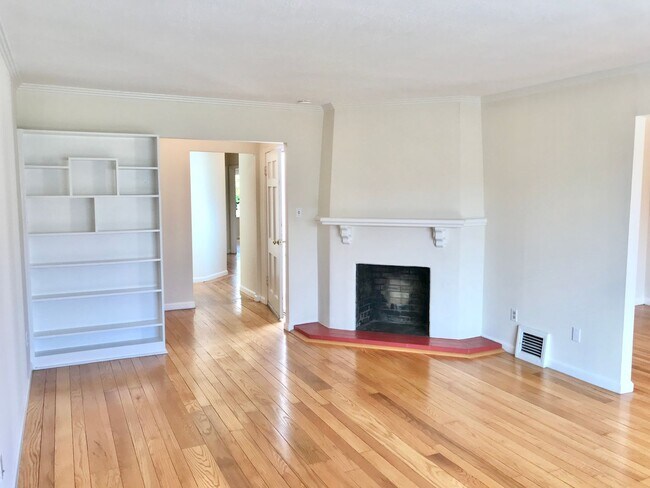Building Photo - Light Filled, Remodeled 2Br/1Ba Miraloma H...