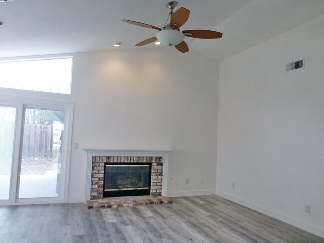 Building Photo - 250 Pacheco Dr