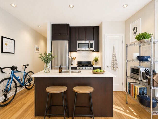 Foto del edificio - AUGUST 1 - Beautiful bright 1 bedroom in the heart of Rittenhouse! FREE WATER, GAS AND PETS!