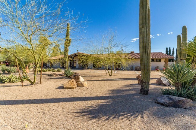 Building Photo - 4129 E Palo Verde Dr