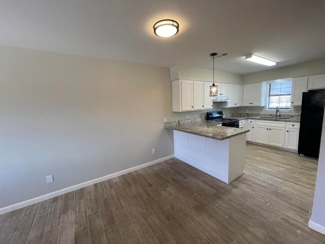 Foto del edificio - 3005 E Price St