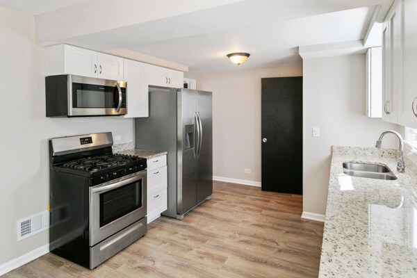 Building Photo - 3133 W 101st St
