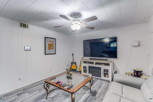 Foto del edificio - 15305 Northwood Dr