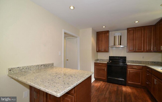 Building Photo - 8615 Dellway Ln