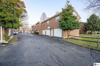 Building Photo - 113 College Street Rd