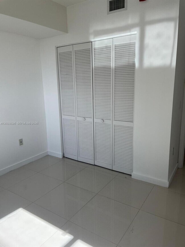 Foto del edificio - 7825 NW 107th Ave