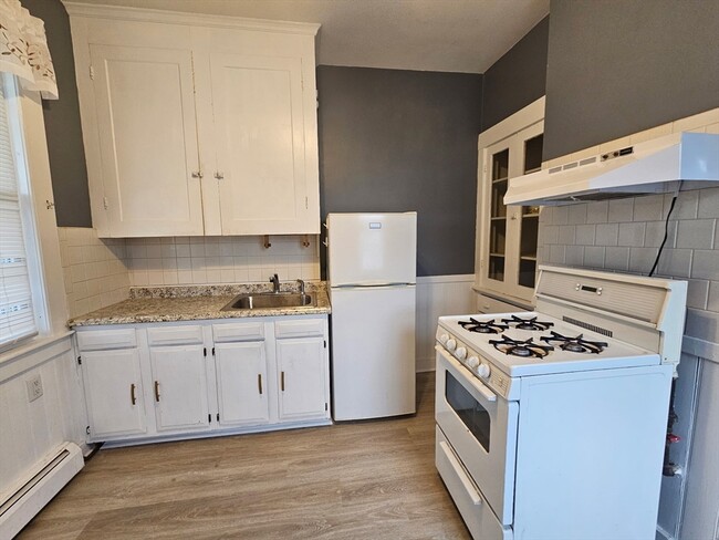 Building Photo - 549 Westford St