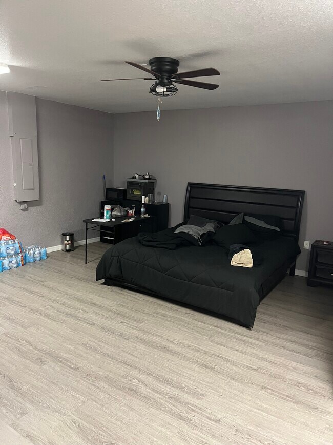 Foto del edificio - 8044 Sandalwood Cir