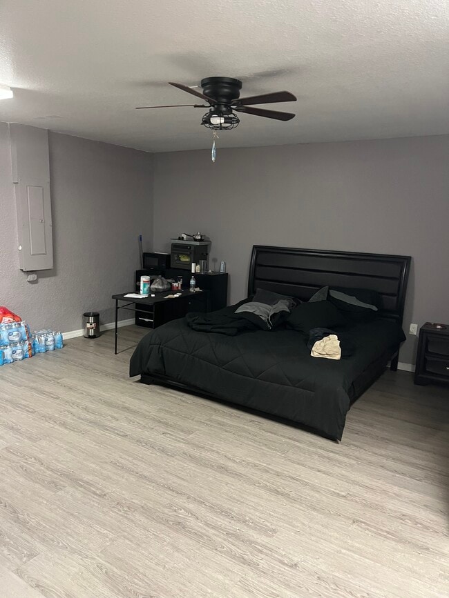 Building Photo - 8044 Sandalwood Cir