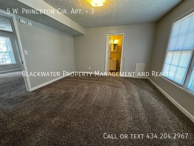 Building Photo - 2 Bedroom 2 Bathroom Apartment in Rivermont!