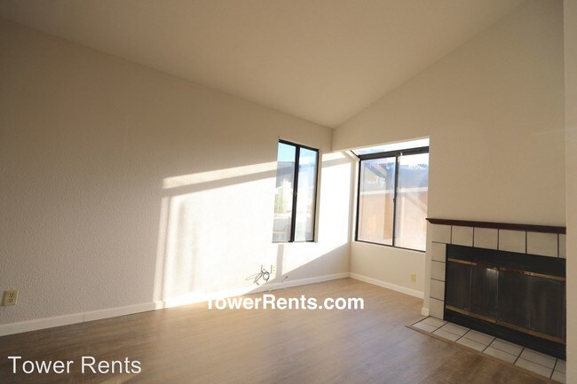 Foto del edificio - 2 br, 1 bath Apartment - 521-527 Lewis Ln