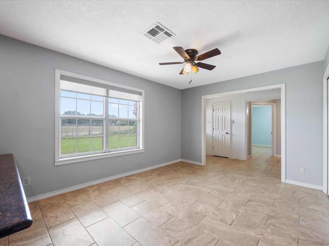 Building Photo - 17645 Hwy 6